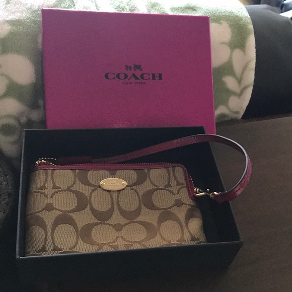 New coach wristlet - Picture 3 of 4